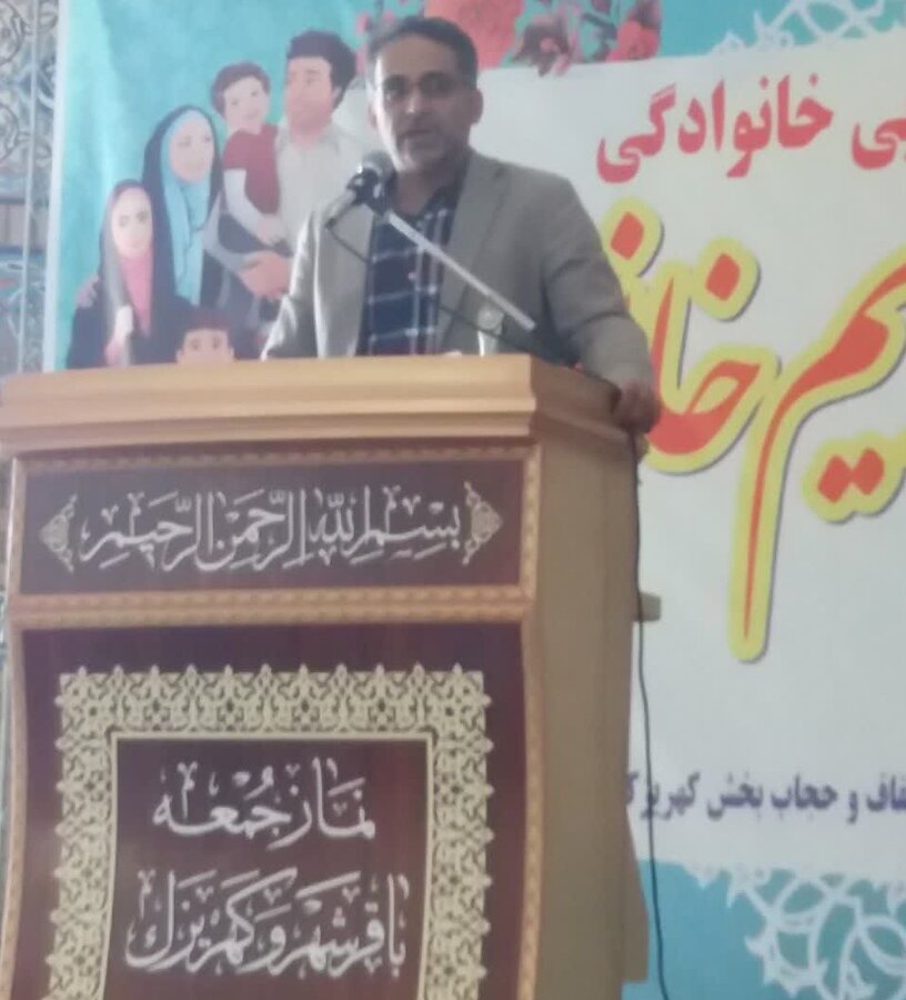 ندای کهریزک | سخنرانی رئیس شهرستان قبل از خطبه و  برگزاری میز خدمت در نماز جمعه
