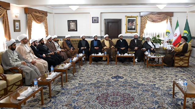 دیدار جمعی از طلاب تازه معمم شده حوزه علمیه حضرت عبدالعظیم(ع) با تولیت این بارگاه ملکوتی