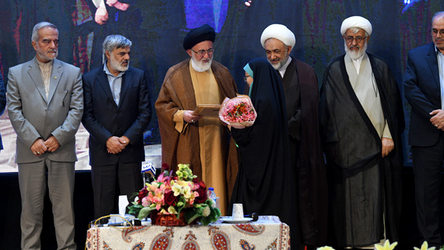 برگزاری هفدهمین آئین تجلیل از حافظان کل قرآن کریم مرکز آموزش قرآن آستان مقدس حضرت عبدالعظیم(ع)