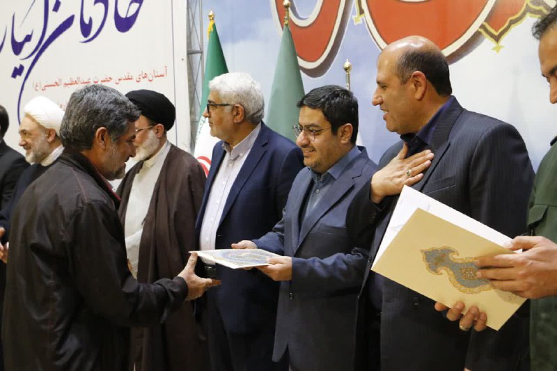 باحضور مسئولین شهرستان ری؛از خادمین ایثارگر آستان مقدس حضرت عبدالعظیم الحسنی «ع» تجلیل بعمل آمدهمزمان با ف…