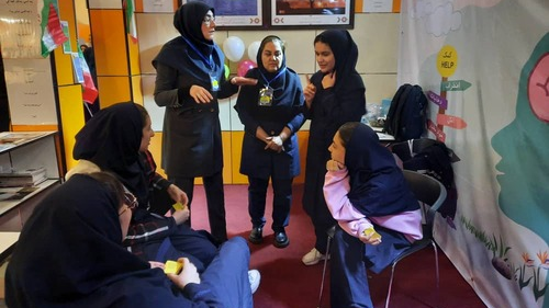 حضور فعال کارشناسان سلامت روان شبکه بهداشت و درمان شهرشتان ری در نمایشگاه یاریگران زندگی