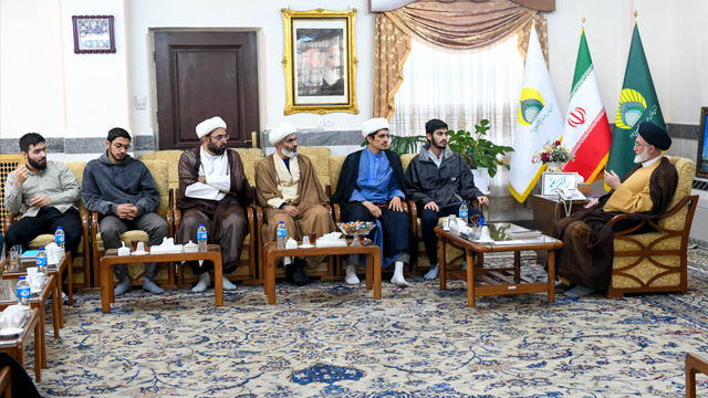 دیدار جمعی از طلاب حوزه علمیه خاتم الاوصیاء استان تهران با تولیت آستان مقدس حضرت عبدالعظیم(ع)