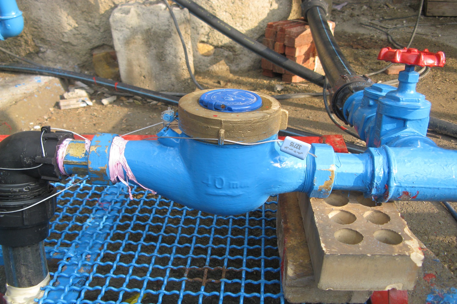 نصب 57 دستگاه کنتور حجمی هوشمند بر روی چاه های مجاز توسط امور منابع آب شهرری