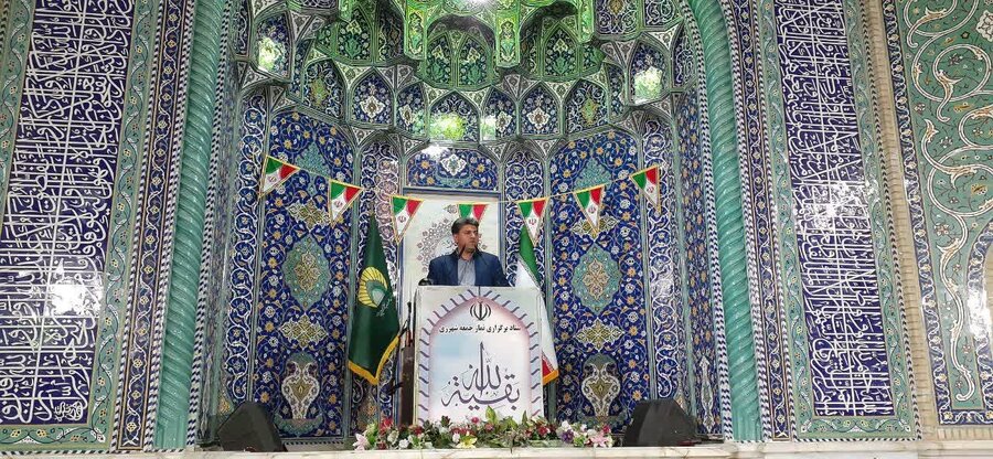 ندای کهریزک | سخنرانی رئیس شهرستان قبل از خطبه و  برگزاری میز خدمت در نماز جمعه