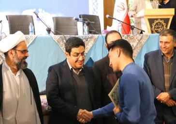 از نخبگان علمی و قهرمانان رشته های مختلف ورزشی بخش خاوران تجلیل شد