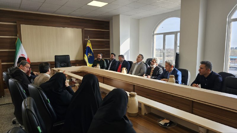 اعضای انجمن اولیا و مربیان استان تهران با فرمانده سپاه شهرستان ری دیدار و گفتگو کردند. تیمورزاده رئیس انجمن اولیا و مرب…