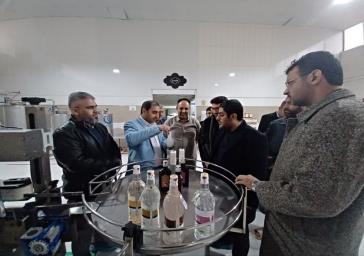 بازدید فرماندار ویژه شهرستان ری از مجموعه تولیدی فرآوردهای گیاهی تقطیری در بخش قلعه نو