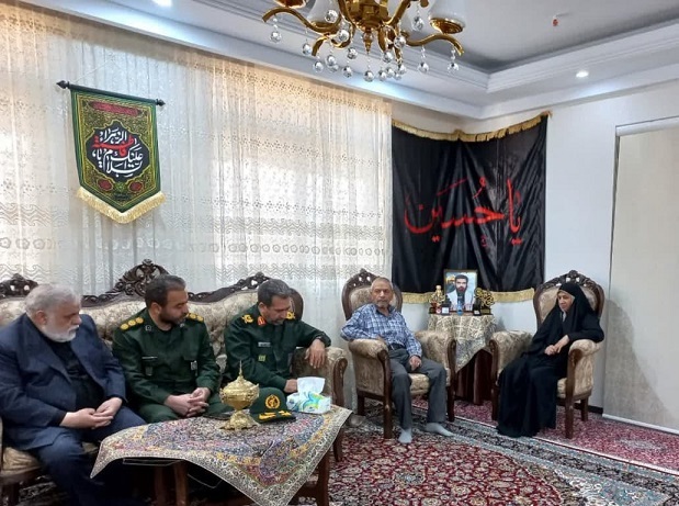 دیدار فرمانده سپاه حضرت سیدالشهدا(ع)   با خانواده شهید    محمد میرزایی