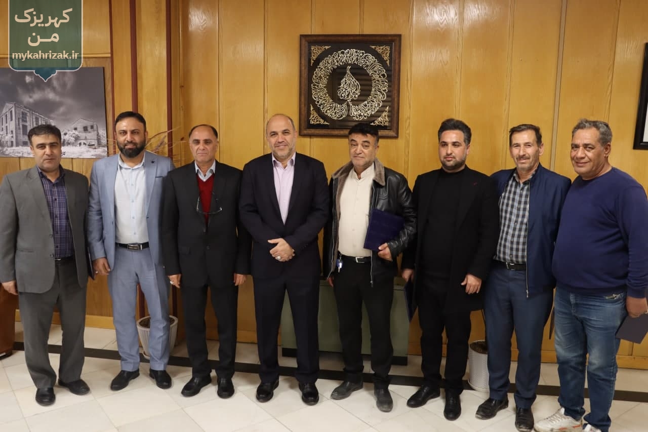 تجلیل شهردار کهریزک از کارمندان جانباز شهرداری کهریزک