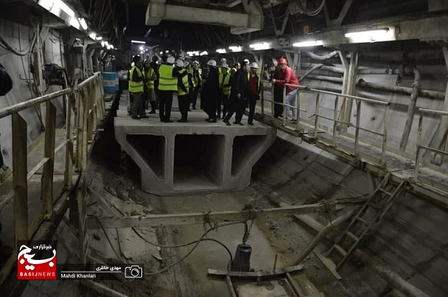 فقط 130 متر تا رسیدن قطار خط 6 مترو تا حرم حضرت عبدالعظیم (ع)  باقی است