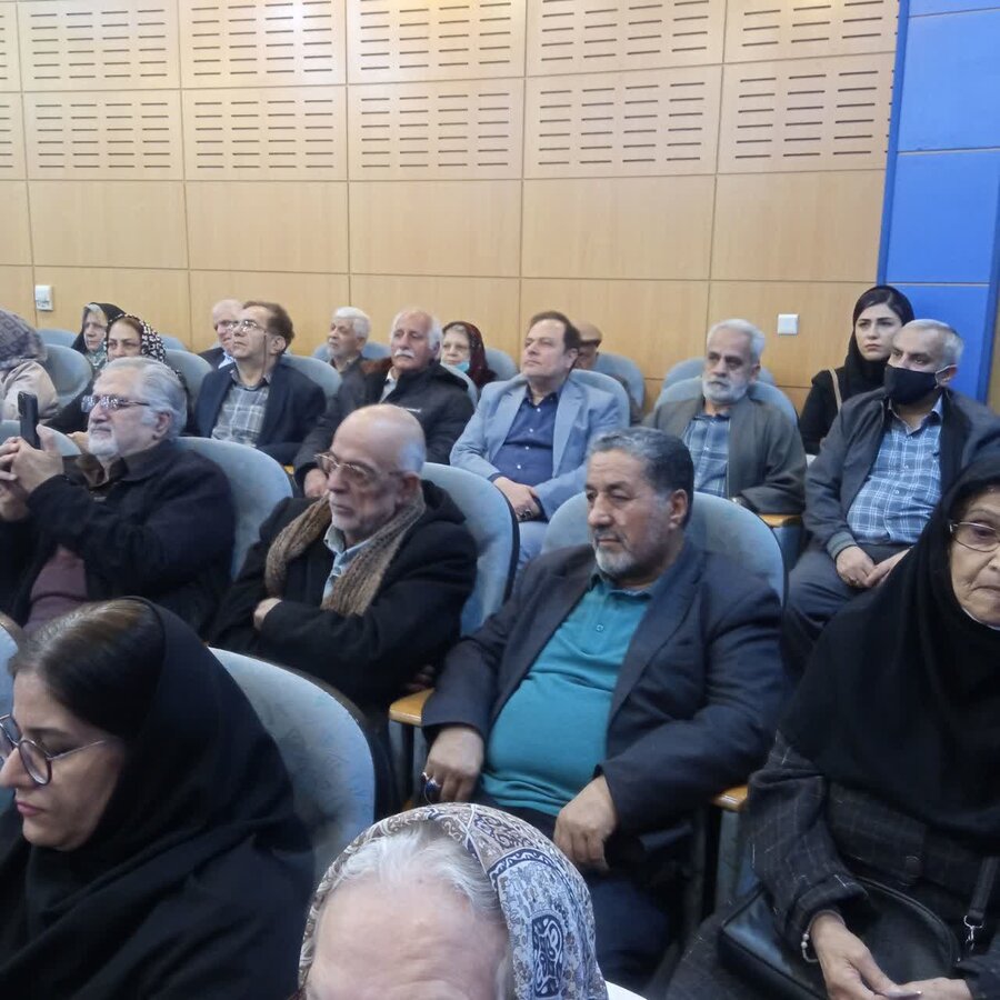 طرح شاد و با نشاط دوشنبه های سالمندی با حضور مدیر بهزیستی کرج برگزار شد