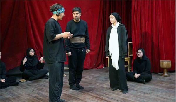 استقبال از اجرای نمایش های زهر در شیر و یادگار خانه پدری در شهر ری