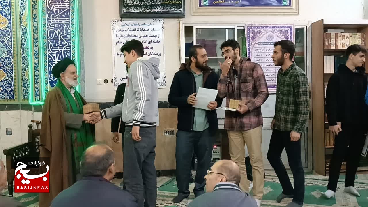 تقدیر و تشکر از بسیجیان نمونه پایگاه شهید بهشتی(ره)در حوزه ۳۳۷ حضرت علی اکبر(ع) شهرستان ری