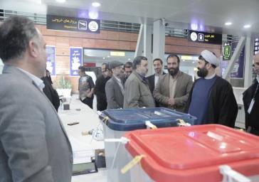 حضور مسافران‌ داخلی و خارجی در برگزاری فرایند رای گیری/ دو شعبه ثابت و یک شعبه سیار اخذ رای در شهر فرودگاهی امام خمینی «ره» مستقر بود
