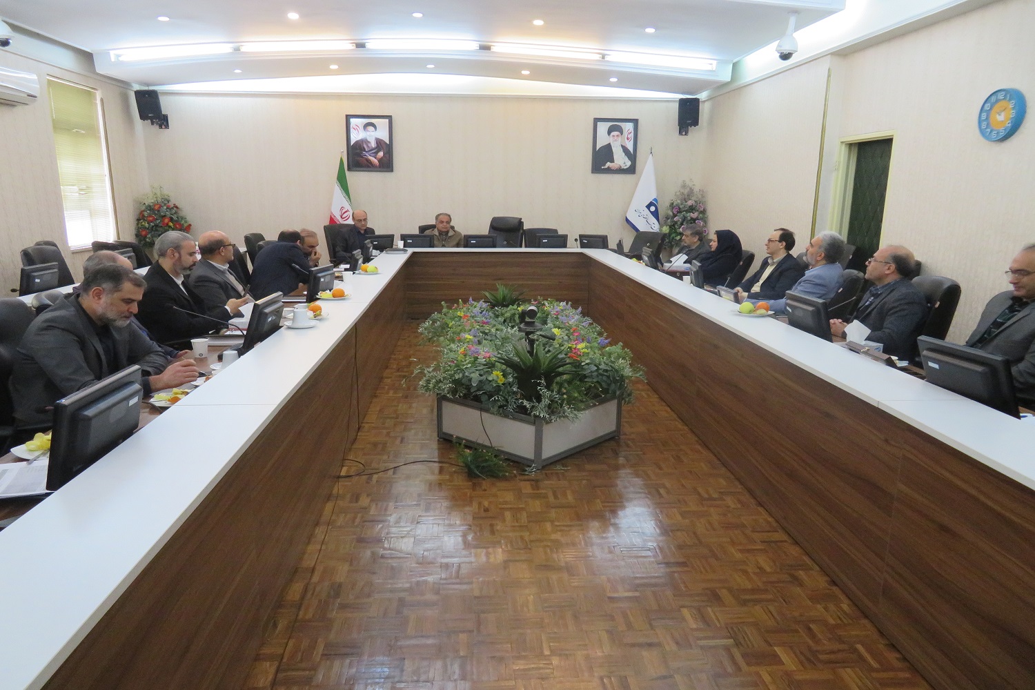 ضرورت استفاده از همه ظرفیت های قانونی و تنوع بخشی منابع  تامین اعتبارات موردنیاز طرح ها