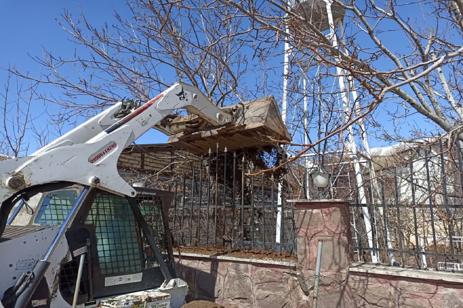 انسداد 14 حلقه چاه غیر مجاز توسط امور منابع آب دماوند