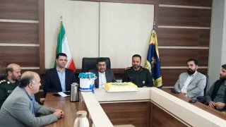 تقدیر فرماندار شهرستان ری از پاسداران سپاه ناحیه ری بعد از عملیات غرور آفرین وعده صادق و برای بیعت مجدد و حمایت از این …