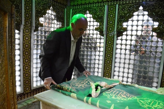 غبار روبی بقعه امام زادگان اسماعیل و ابراهیم قلعه شیخ کهریزک