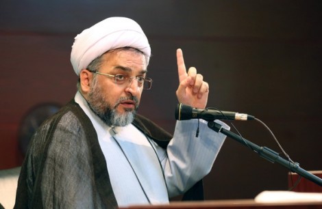 هادی سروش: امام‌ خمینی(س) در آثار عرفانی بر این نظر است که انسان با کرامت خلق شده است