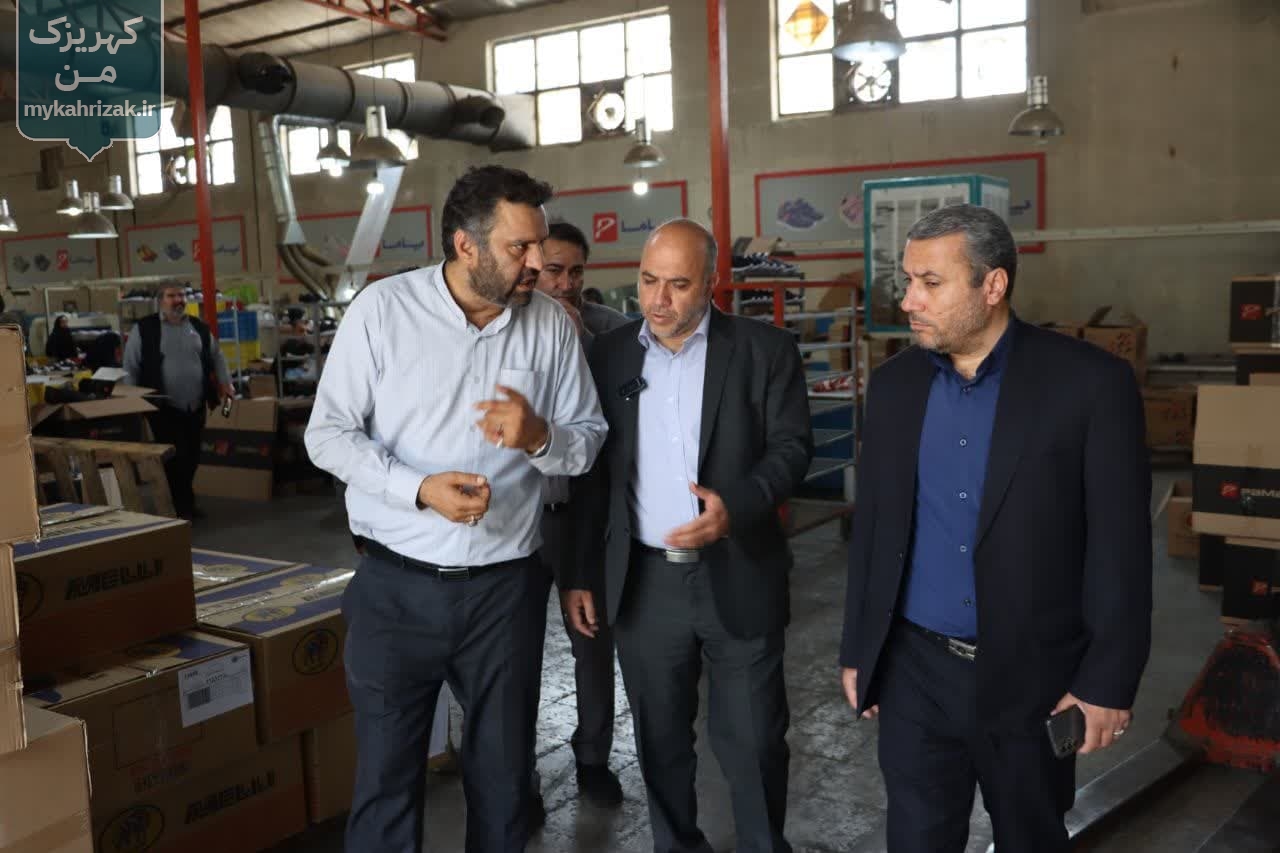 بازدید شهردار کهریزک از‌ یک واحد صنعتی در شهر کهریزک