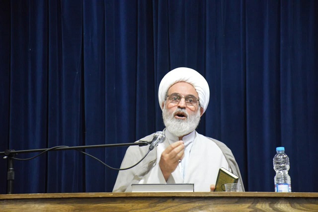 دشمن همیشه مترصد است از فرصت ها برای فتنه انگیزی استفاده کند