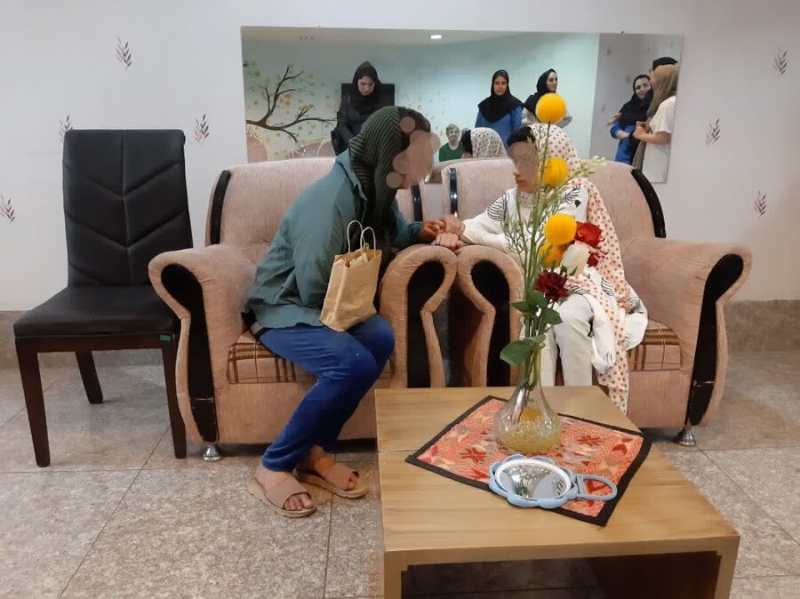 دیدار و ملاقات فرزندان مقیم در خانه های بهزیستی با خانواده ها