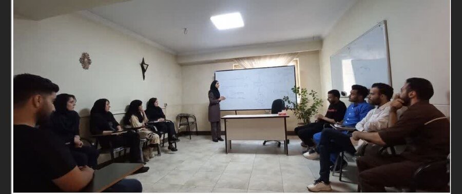 کرج | کارگاه اخلاق حرفه ای ویژه کارکنان مرکز روزانه توانبخشی کهریزک برگزار شد