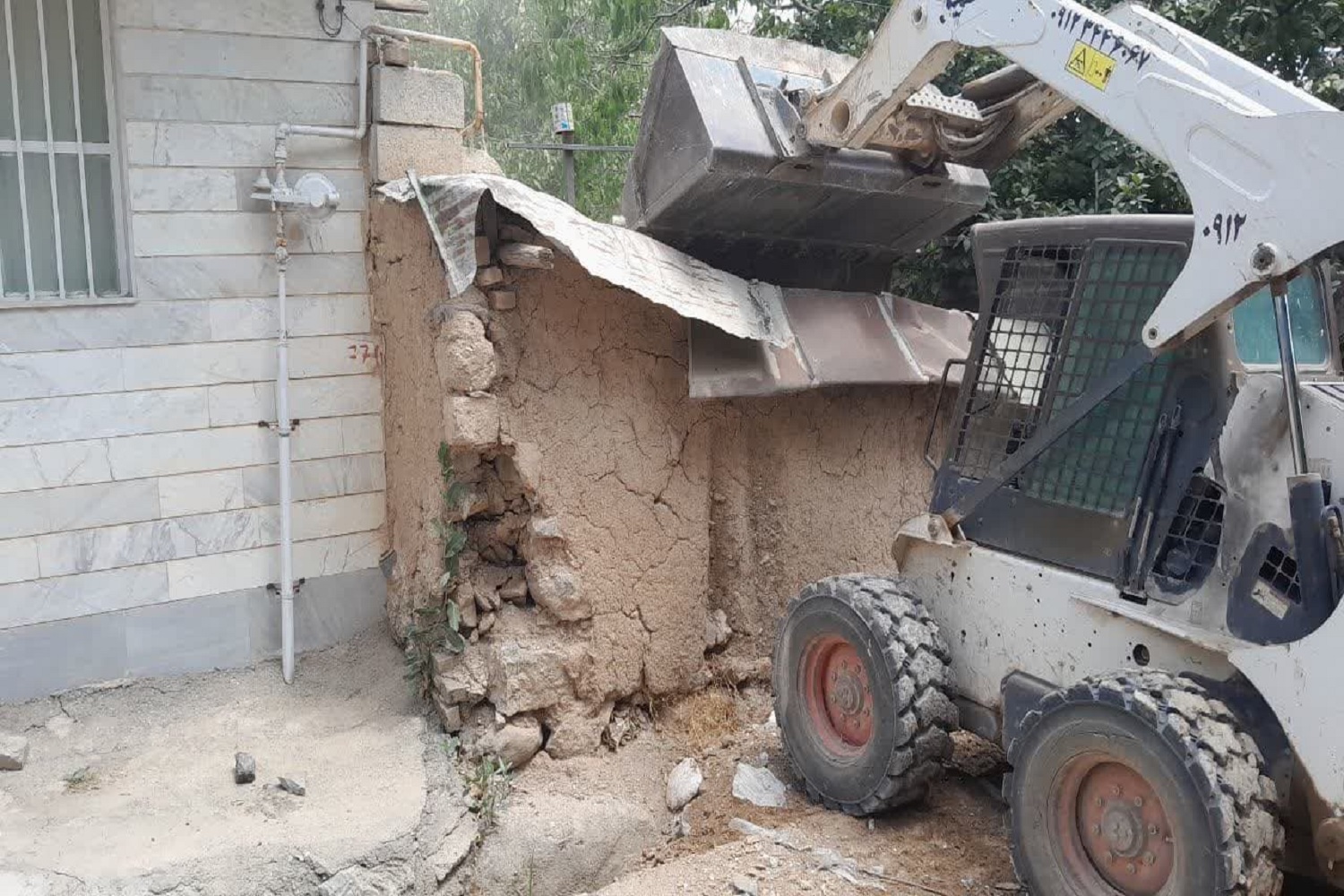 انسداد 4 حلقه  چاه غیرمجاز در مناطق مهرآباد و نوده شهرستان دماوند