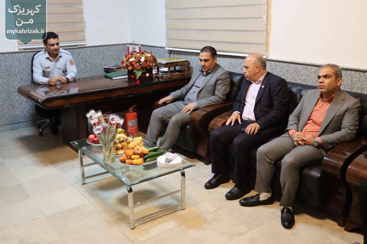 آئین تجلیل از آتش‏‏ ‏نشانان شهر کهریزک برگزار شد