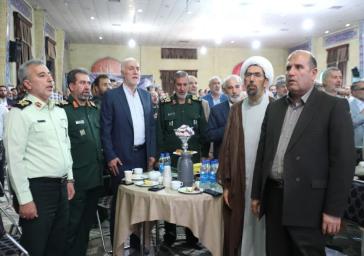 دست‌اندرکاران کنگره ۱۲ هزار شهید استان تهران تجلیل شدند