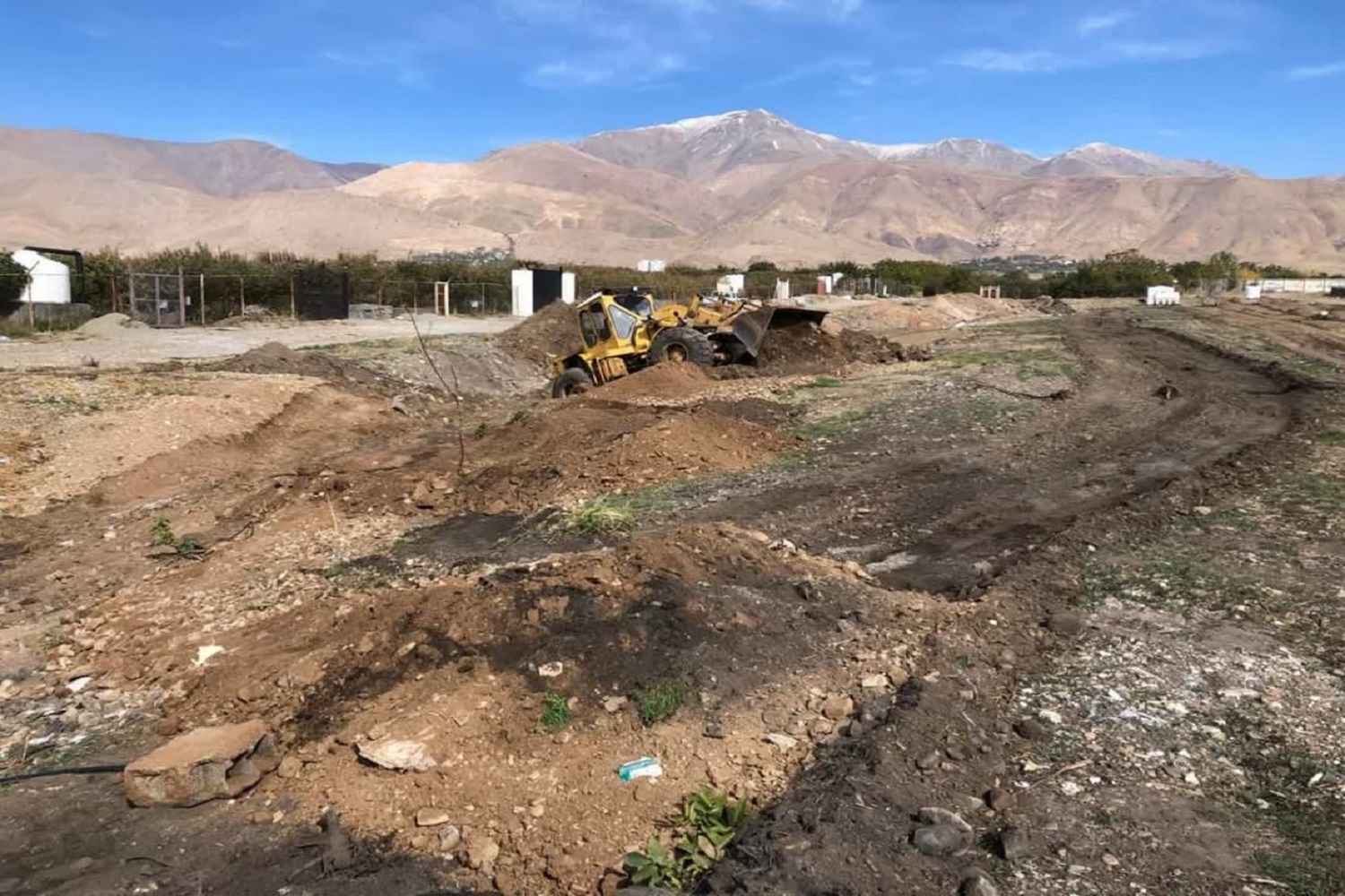 رفع تصرف 5  هزار متر مربع از اراضی حریم و بستر مسیل خسروان