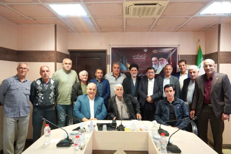نشست صمیمی جمعی از فعالان ورزشی و پیشکسوتان فوتبال با فرماندار ویژه شهرستان ری در ادامه دیدار با گروه های مردمی و فعالا…