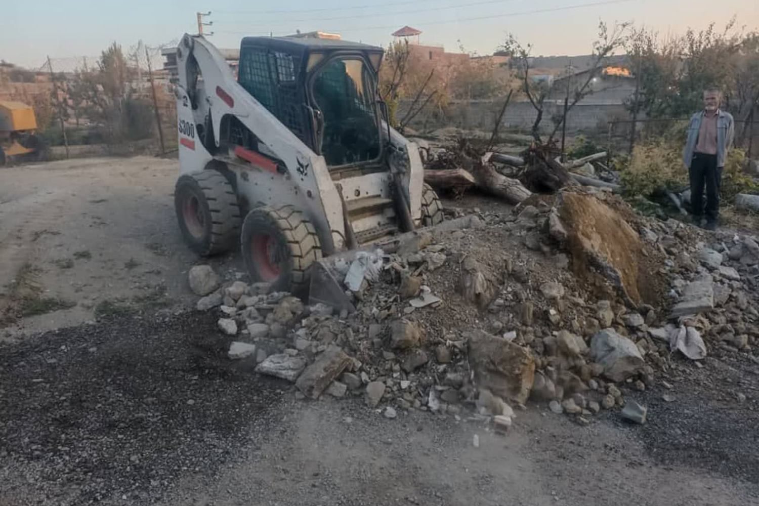 انسداد 10 حلقه  چاه غیرمجاز در مناطق احمد آباد و گل آهک  شهرستان دماوند