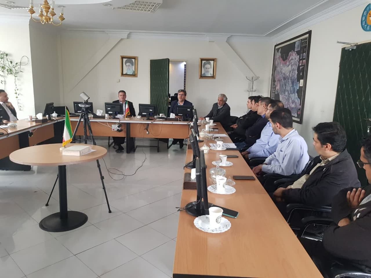 نشستی با مدیران و کارشناسان دفتر بهره برداری و نگهداری از تاسیسات آبی و برقابی  برگزار شد