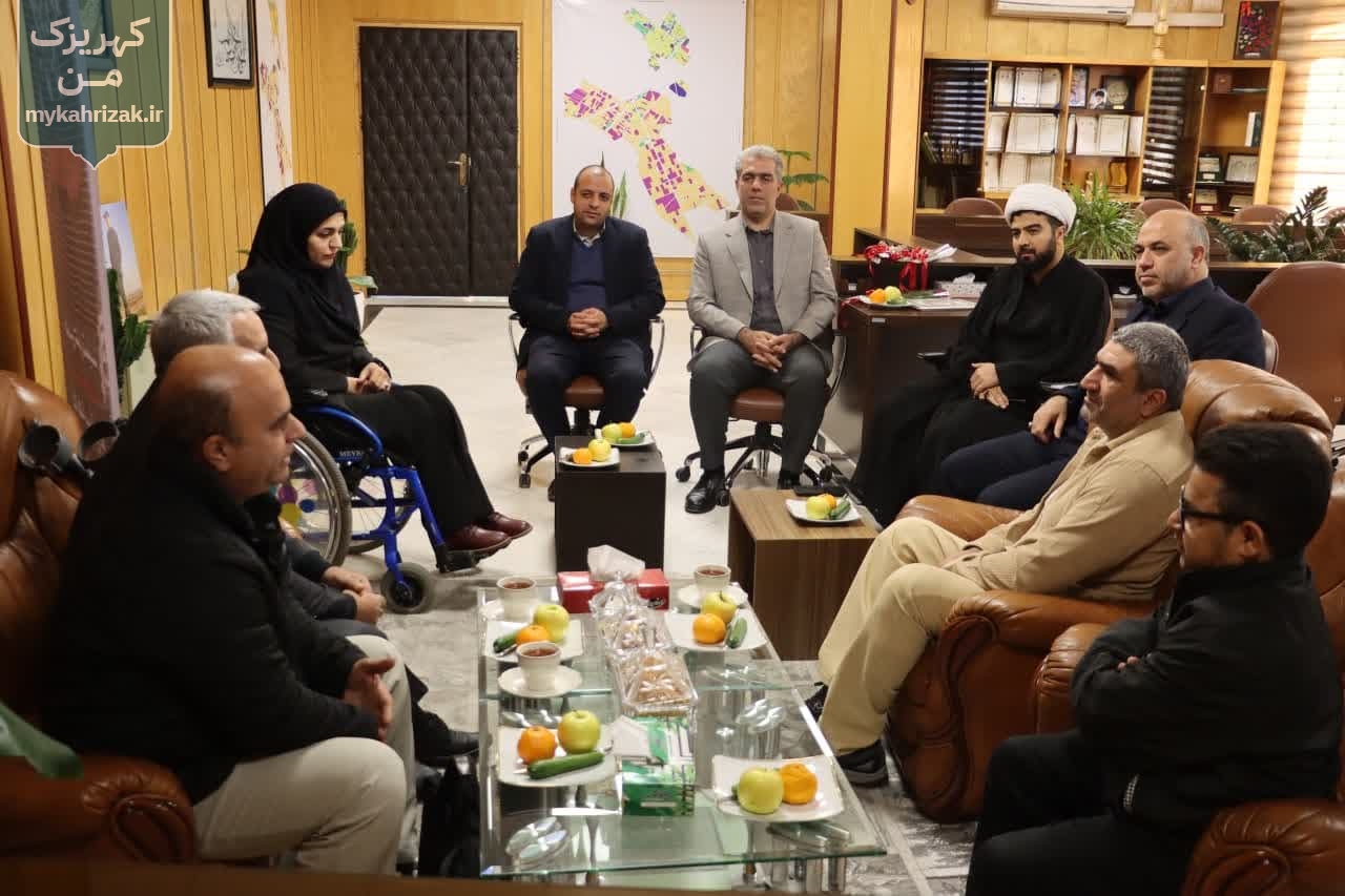 تجلیل از کارمندان شهرداری کهریزک بمناسبت گرامیداشت روز جهانی معلولین