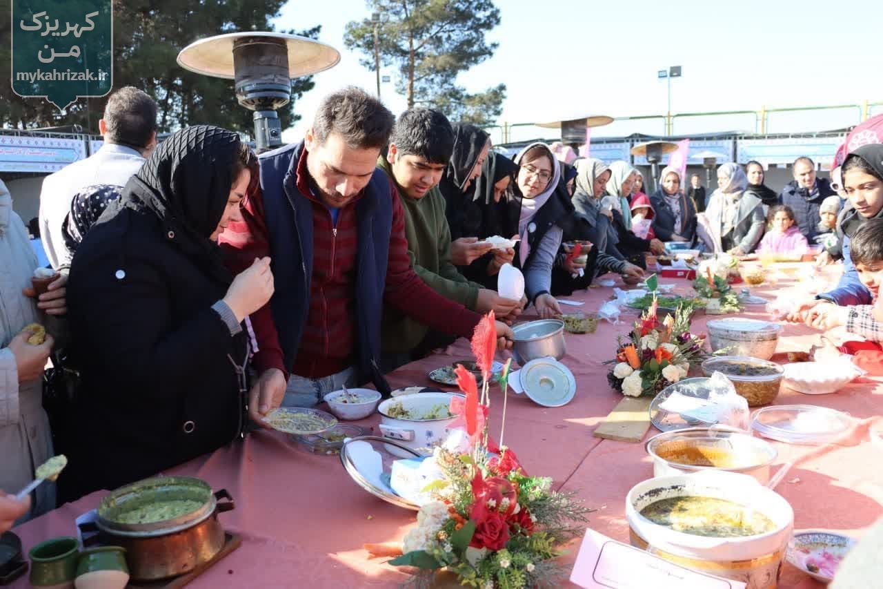 جشنواره غذای ایرانی همزمان با دومین جشنواره گل کلم کهریزک برگزار شد