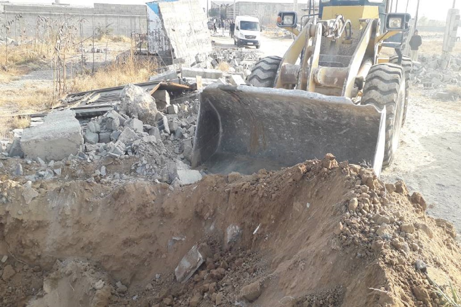 انسداد 15 حلقه چاه غیر مجاز توسط امور منابع آب رباط کریم