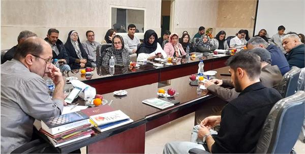 اولین نشست کانون شعر و ادب ” ماه ” برگزار شد