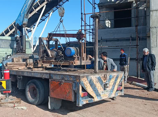 توقیف ادوات حفاری یک حلقه چاه غیرمجاز توسط امور منابع آب رباط کریم