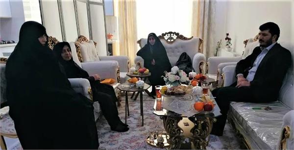 تکریم بانویی مؤمنه و مادری فداکار از خانواده فرهنگ و هنر شهرستان ری