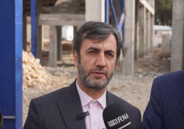 راه برون رفت از مشکلات حضور مردم و مشارکت دادن آنها در مدیریت کشور است