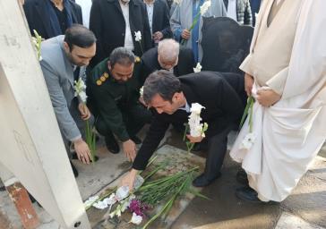 مراسم عطرافشانی مزار شهدای قیام ۱۸ دی شهرری باحضور مردم و مسئولین برگزار شد