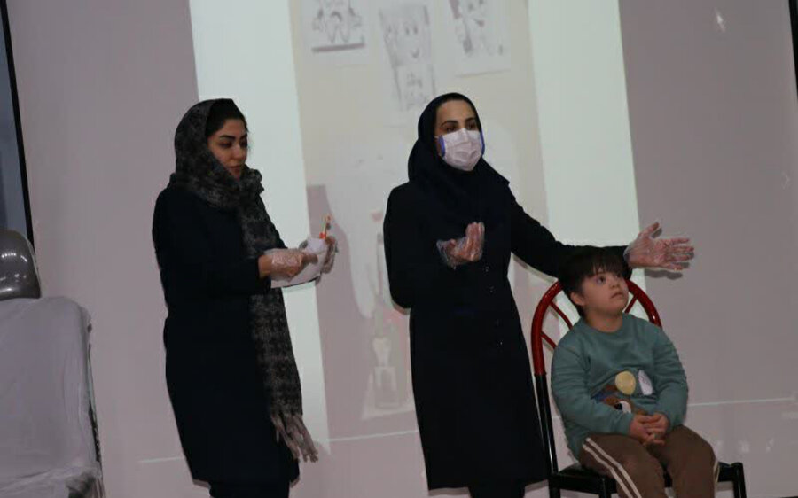 کارگاه آموزشی ارتقاء سلامت دهان و دندان ویژه توانخواهان و سالمندان توسط بهزیستی البرز برگزار شد