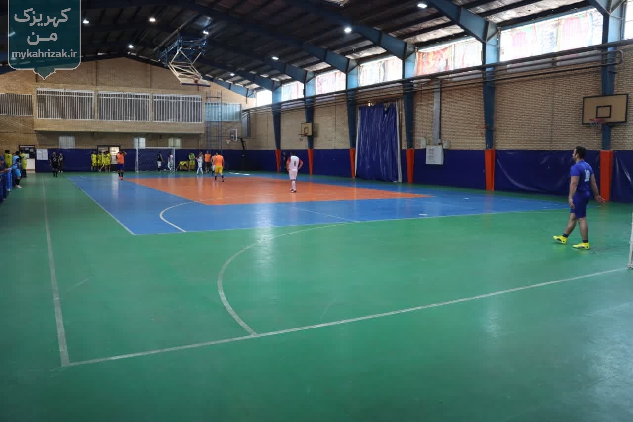 عکس| مسابقات فوتسال جام فجر با حضور کارکنان شهرداری کهریزک برگزار شد