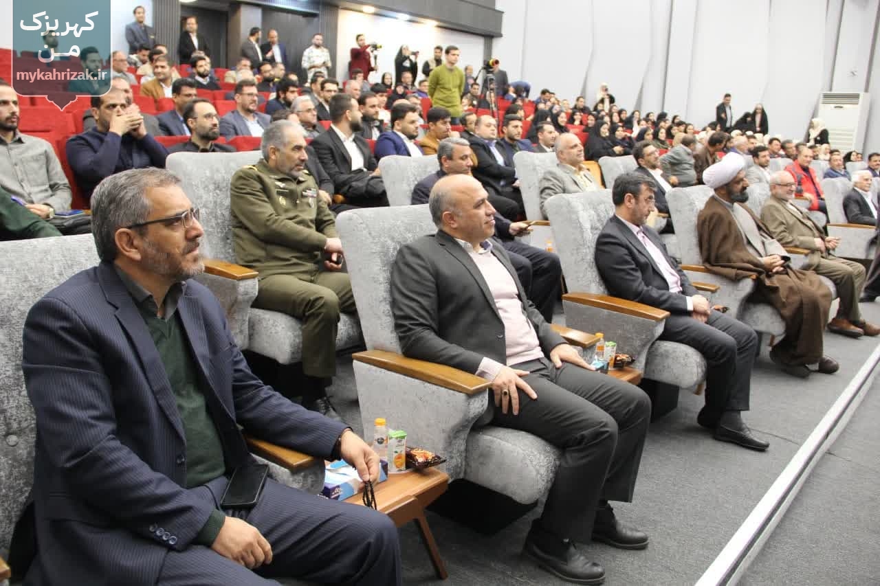 چهارمین جشنواره تجلیل از جوانان شهرستان ری به میزبانی شهرداری کهریزک برگزار شد