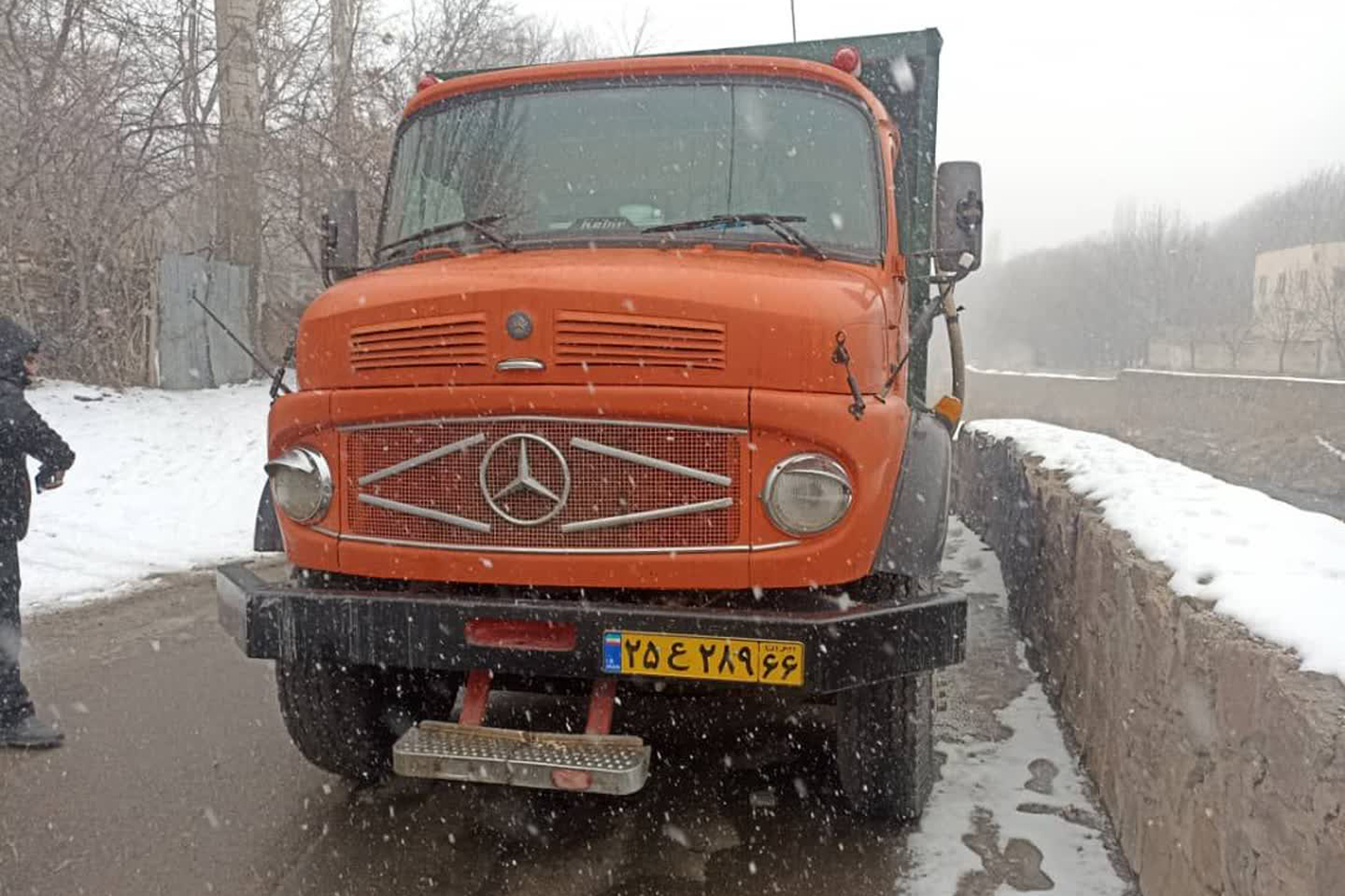 توقیف خودرو حمل آب توسط امور منابع آب دماوند