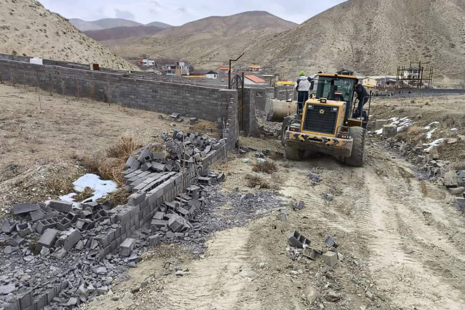 رفع تصرف 3  هزار متر مربع از اراضی حریم و بستر مسیل اوچونک