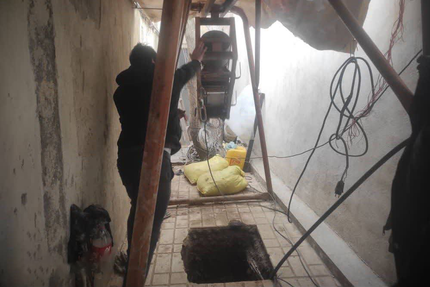 توقیف ادوات حفاری چاه غیر مجاز به عمق 160 متر در هومن کوهان آبسرد