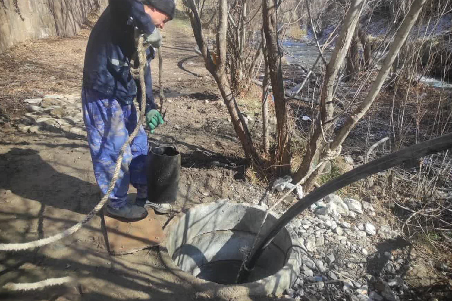 توقیف ادوات حفاری یک حلقه چاه غیر مجاز در بستر رودخانه تار