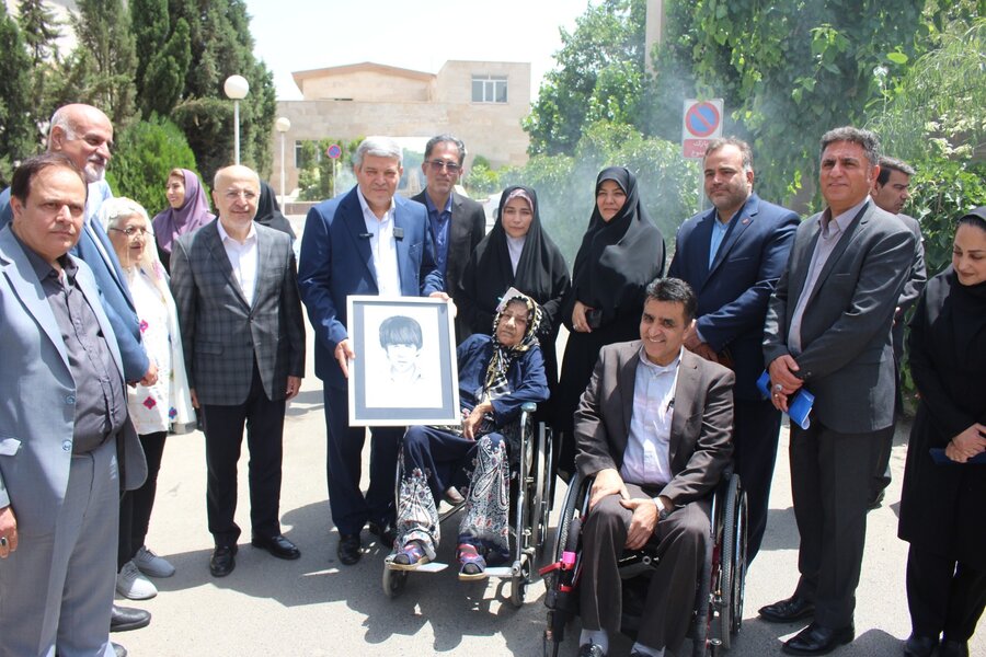 دیدار رئیس سازمان بهزیستی کشور با مادر شهید بهنام محمدی در آسایشگاه کهریزک دیدار رئیس سازمان بهزیستی کشور با مادر شهید بهنام محمدی در آسایشگاه کهریزک